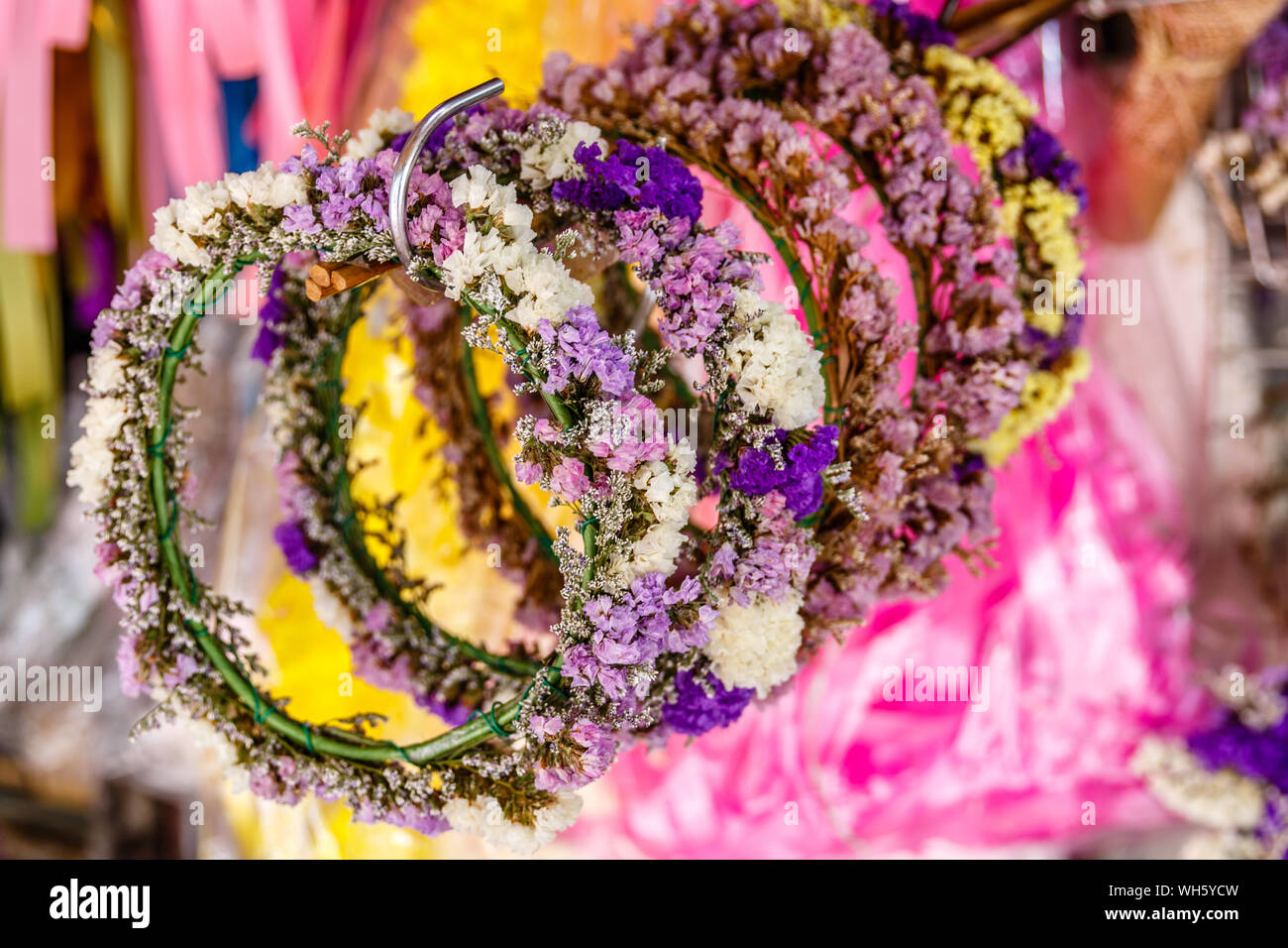 Cerchietto di fiori immagini e fotografie stock ad alta risoluzione - Alamy