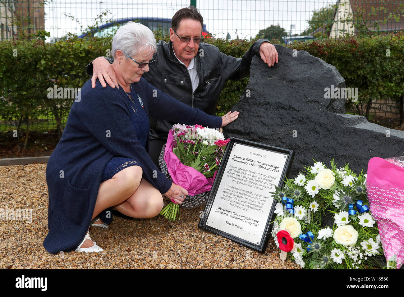 Ardrossan, UK. Il 2 settembre 2029. North Ayrshire consiglio, Scozia hanno eretto un monumento di pietra nel Parco di Stanley scuola primaria, Ardrossan, in omaggio a William Savage, caporale nel reggimento reale di Scozia e ex allievo della scuola, che è stato ucciso in azione con due colleghi in una bomba sul ciglio della strada il 30 aprile 2023 in servizio attivo in Afghanistan. Credito: Findlay/Alamy Live News Foto Stock