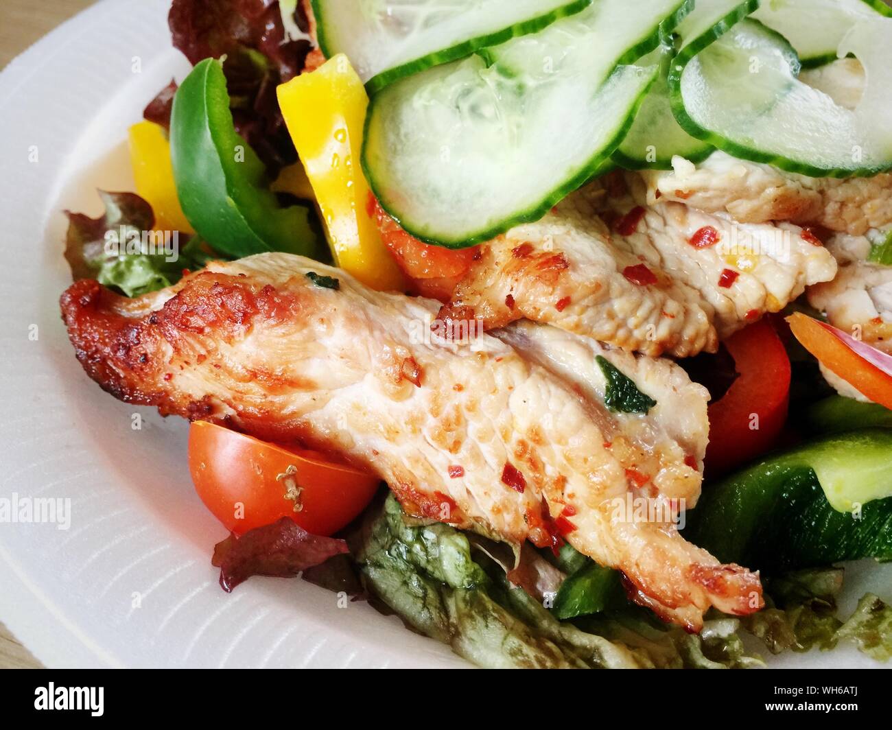 Close-up di insalata fresca servita nella piastra Foto Stock