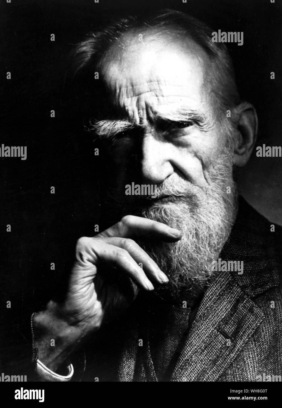George Bernard Shaw (1856-1950) è stato un drammaturgo irlandese e vincitore del Premio Nobel per la letteratura nel 1925. Il genio di Shaw pagina 222. Foto Stock