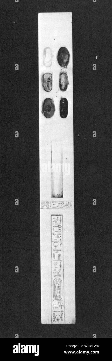 Tavolozza di avorio di Merytaten trovati in Tutankhamon la tomba. I tesori di Tutankhamon, il catalogo della mostra da MI E S Edwards, pagina 100. Foto Stock