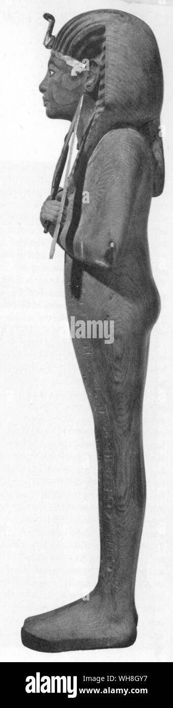 Figura ushabti trovato in Tutankhamon la tomba. I tesori di Tutankhamon, il catalogo della mostra da MI E S Edwards, pagina 83. Foto Stock