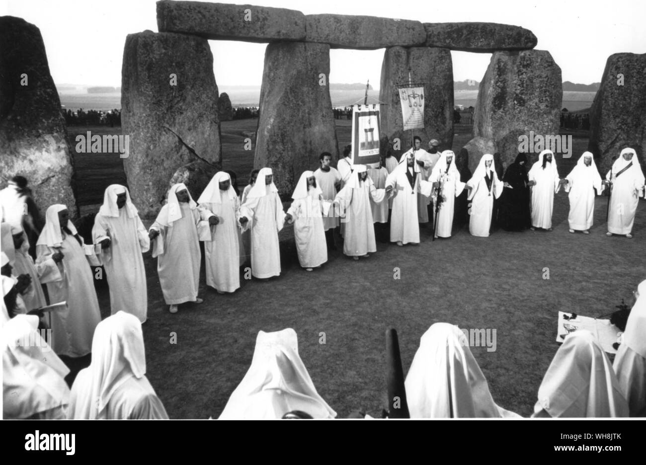 I Druidi moderni continuare a celebrare un rituale annuale a Stonehenge Wiltshire Foto Stock
