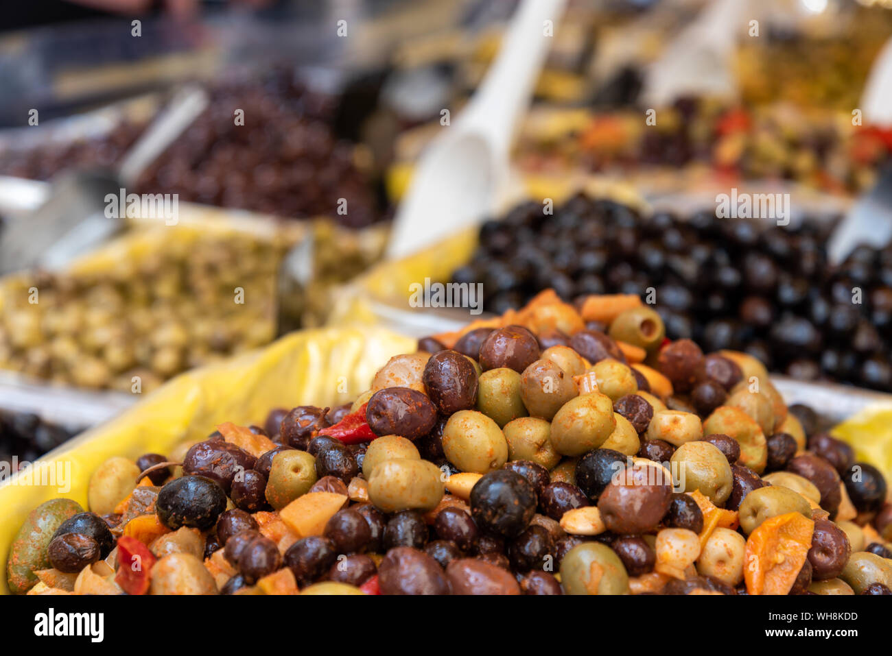 Olive primo piano, mercato di strada a Aix-en-Provence, Francia Foto Stock