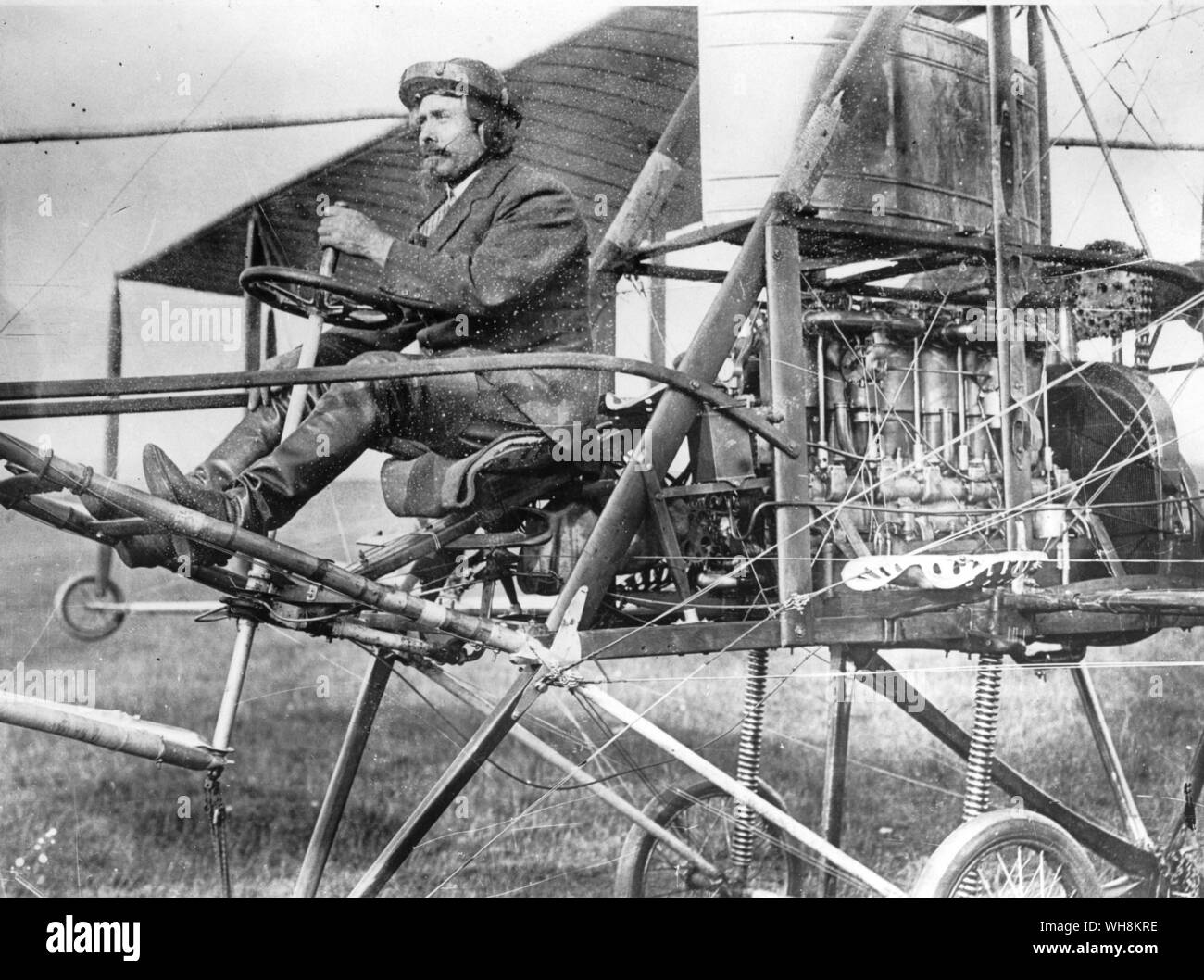 Samuel Franklin Cody, il primo uomo a fare un registrate ufficialmente volo in aereo in Gran Bretagna nel 1908 Foto Stock