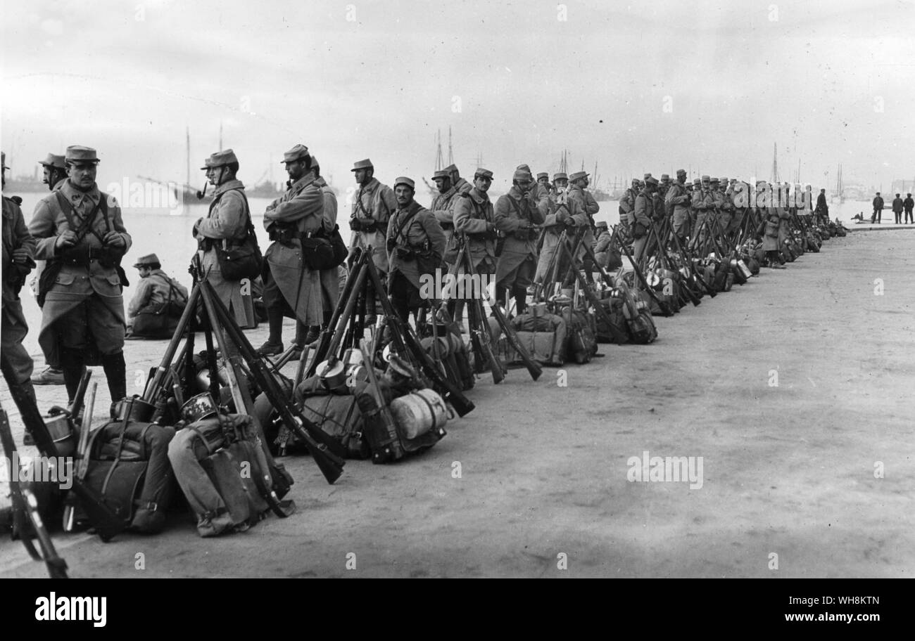 Appena sbarcati attacco di fanteria francese Salonicco . Fanteria francese arrivando a Salonicco Foto Stock