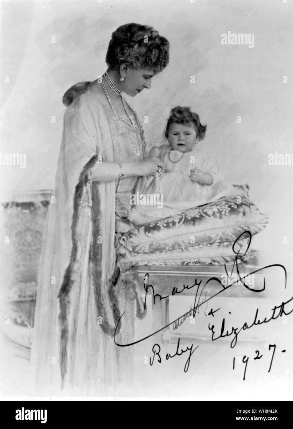 Un fiero e maestoso nonna Queen Mary con Lilibet nel 1927 Foto Stock