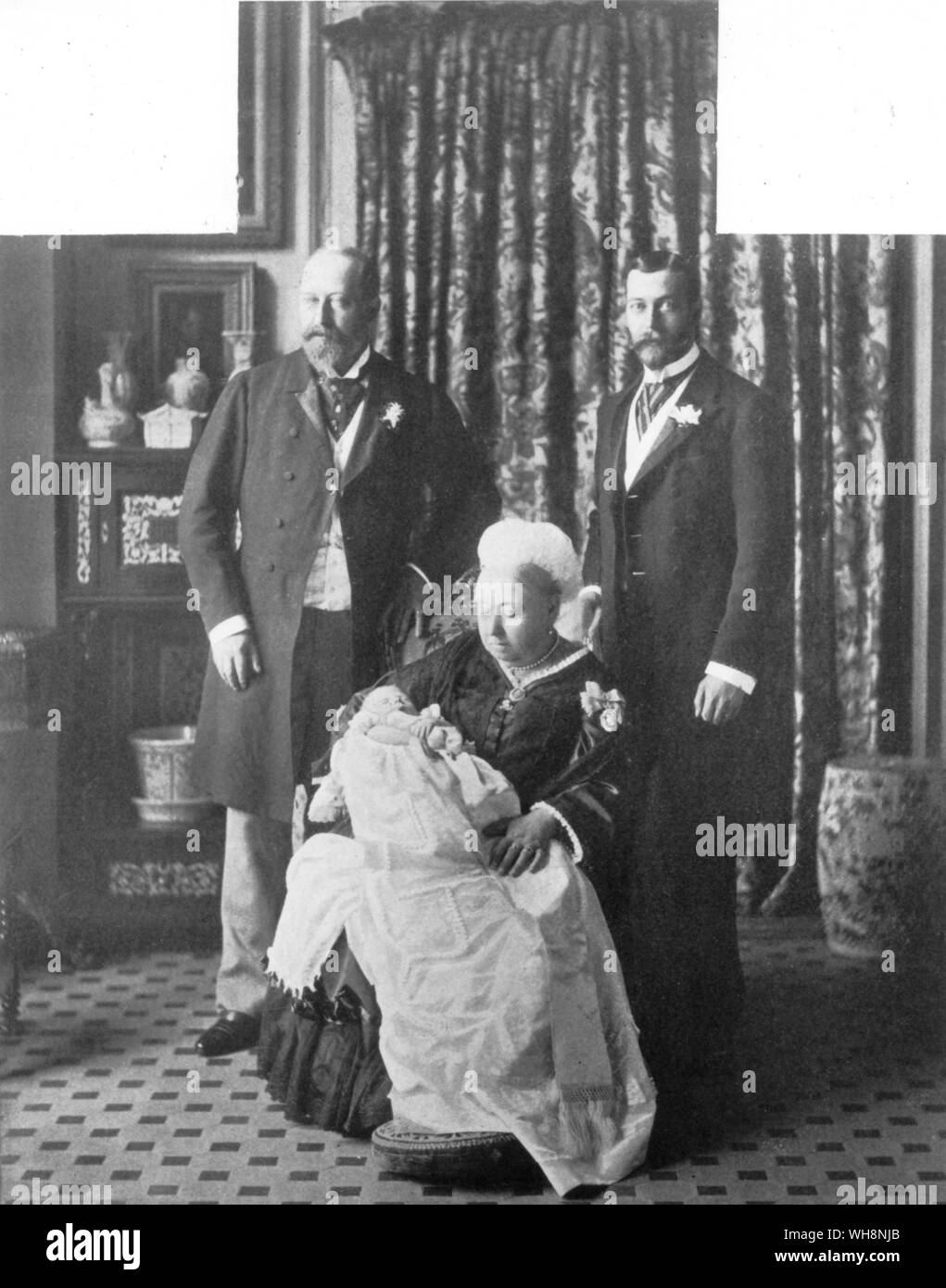 Quattro generazioni della Monarchia Britannica 1894 . La regina Victoria , il Principe del Galles (più tardi Edward VII) , il Duca di York (successivamente George V) e Prince Edward di York (più tardi Edward VIII) Foto Stock