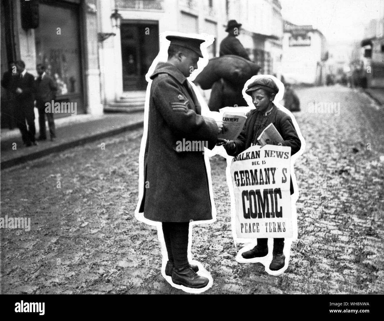 Tedesco il primo ufficiale di pace spostare segnalato dal Balkan News a Salonicco Foto Stock