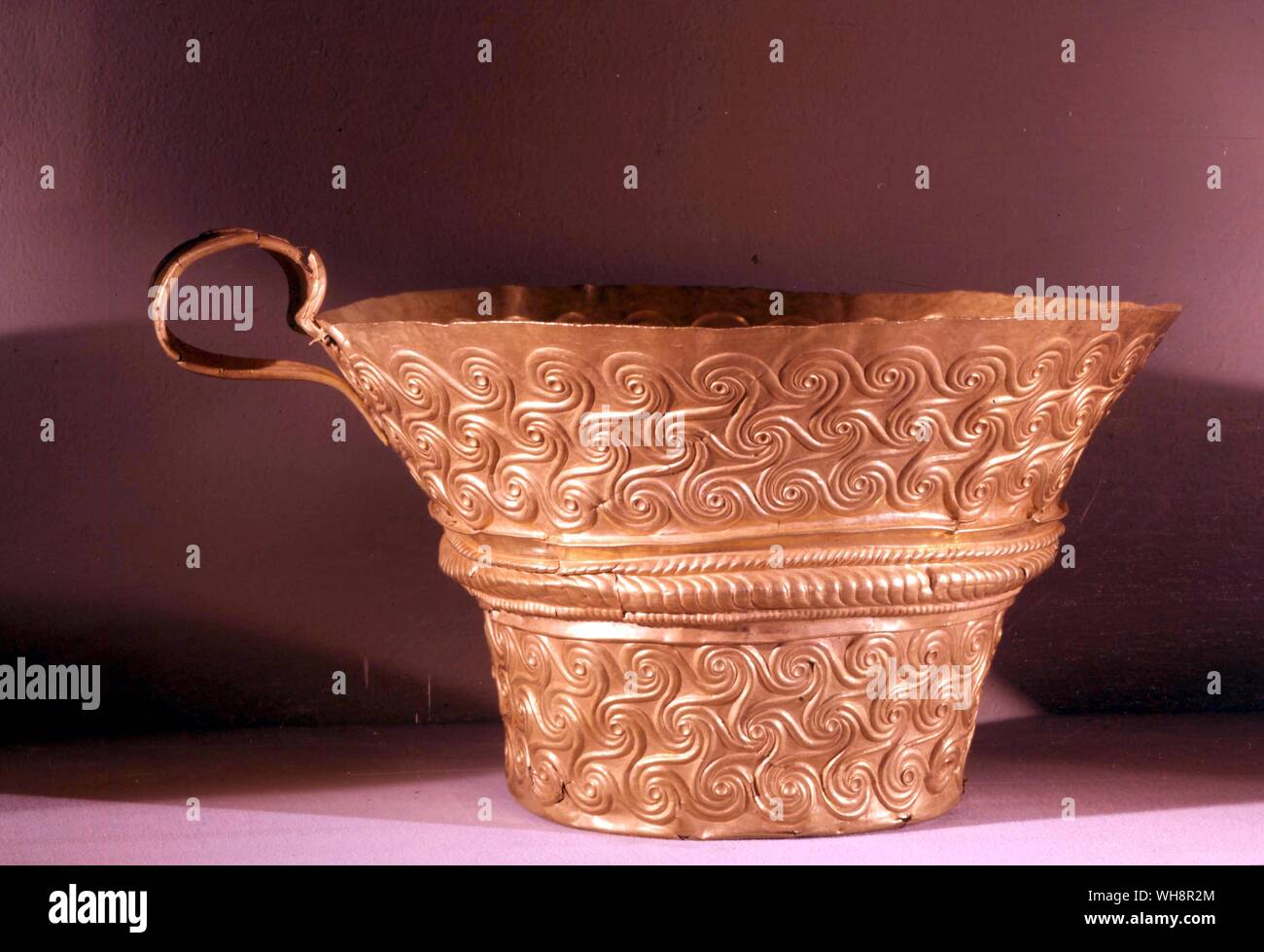In grado di rivaleggiare con quelle su le ricchezze di Micene. Coppe in oro da una tomba a Peristeria, vicino a Pylos, c.1500 BC Foto Stock