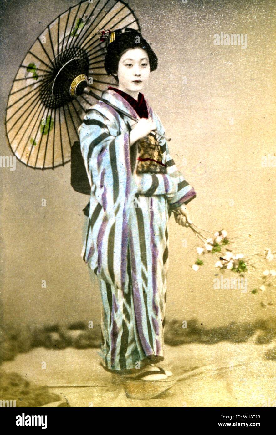 Giapponese Donna Con Ombrello - Fotografie stock e altre immagini di Kimono  - Kimono, Viola - Colore, Adulto - iStock