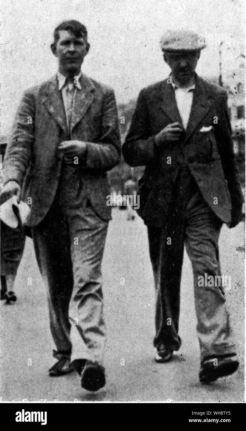 E M Forster e Auden diventati amici alla fine degli anni trenta due insieme al mare Foto Stock
