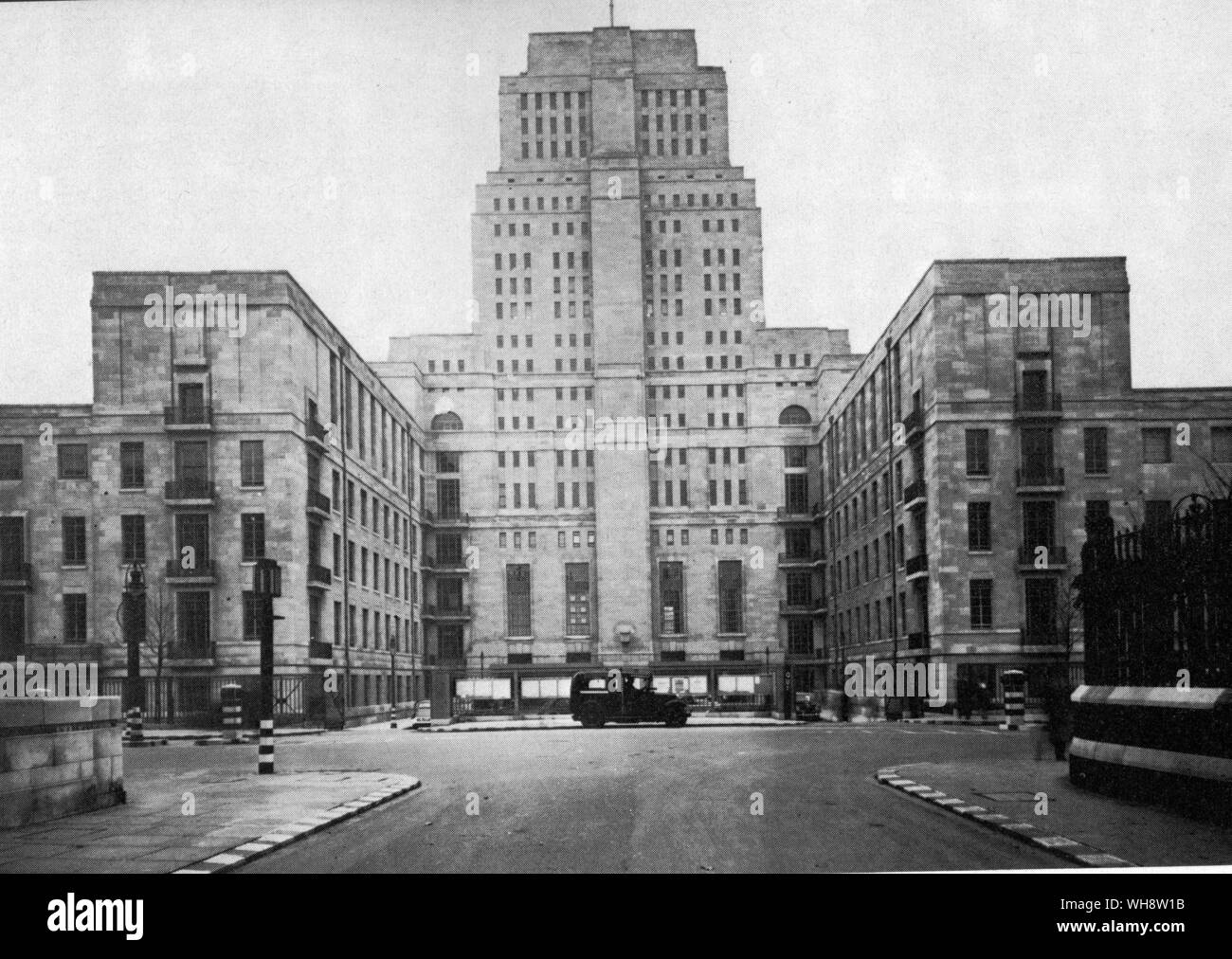 No grattacieli ancora a Londra, sebbene il nuovo Senate House London University tower raggiunto fino ad alta. 1930 Foto Stock