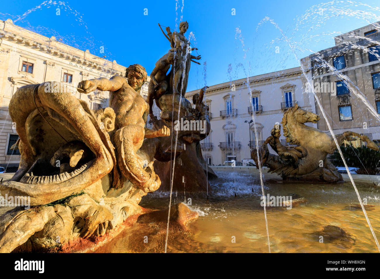 Fontana di Artemis, Piazza Archimede, Siracusa (Ortigia), Siracusa (Siracusa), il Sito Patrimonio Mondiale dell'UNESCO, Sicilia, Italia, Mediterraneo, Europa Foto Stock