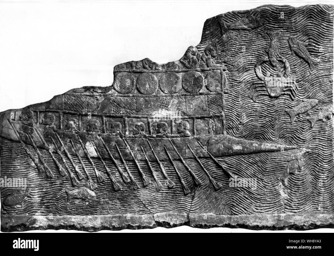 Guerra fenicio-gallery, mostrando chiaramente due banche di remi e la RAM. Dettaglio dai rilievi del palazzo di Sennacherib a Ninevah raffigurante la sua campagna. c. 700 b.c.. Foto Stock