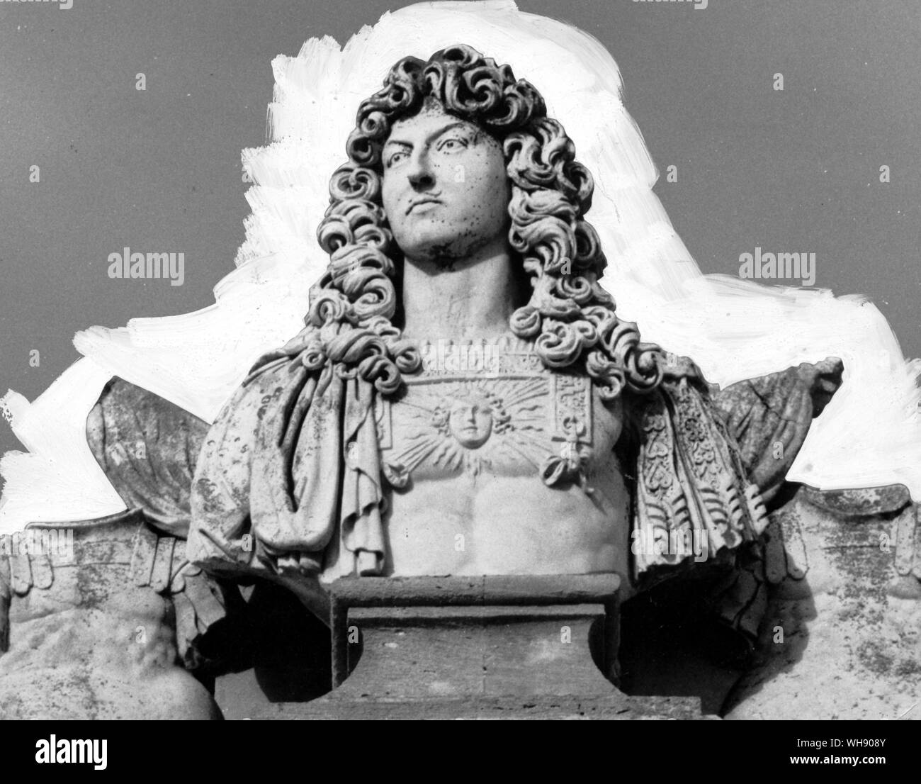 Louis XIV. Il 30-ton busto in marmo sul frontone del sud davanti al Palazzo di Blenheim. Marlborough rimosso da Tournai dopo l'assedio nel 1709. Foto Stock