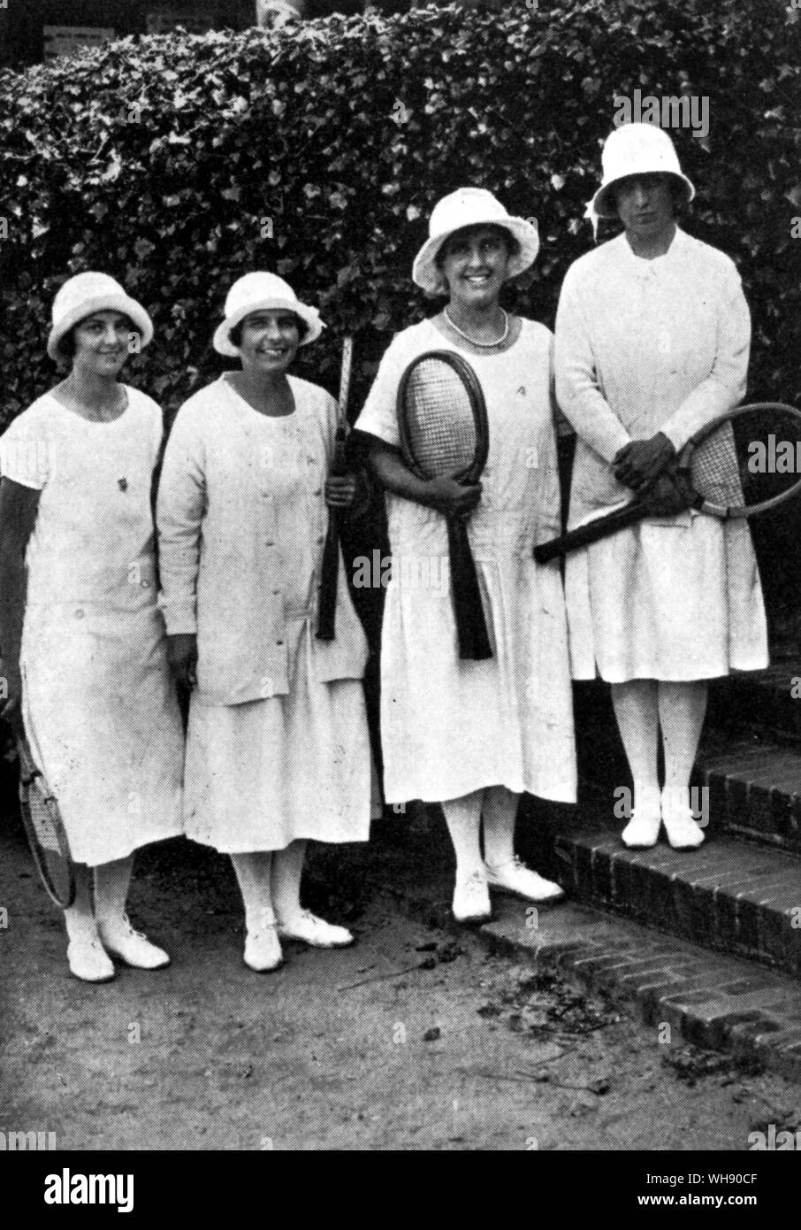 Australia: 1925 ladies team (l-r) Miss Akhurst, Onorevole Harper, Miss St George, Miss Boyd.. Foto Stock