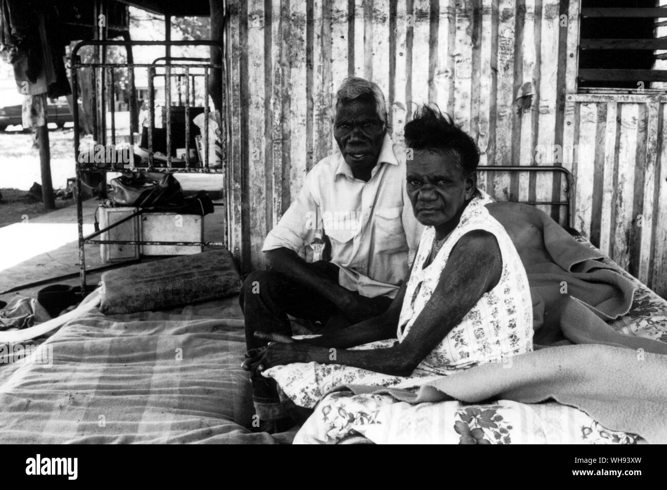 Il marito e la moglie sedersi in veranda Foto Stock