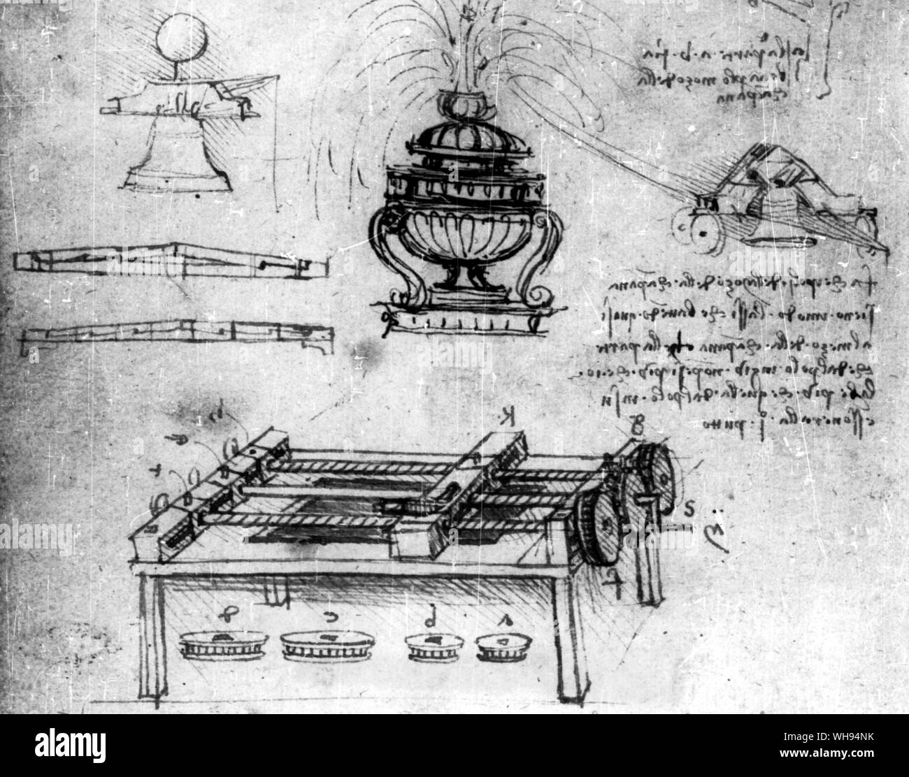 Un mulino di grano ha una meccanica pallottole o setaccio cilindrico. Il disegno di Leonardo, ed è il primo del suo genere. Quando la maniglia della lente macinacaffè è girata, entrambi mola e lente, ruotano a velocità differenti. La vite essendo realizzata sul filo-macchina da taglio (fondo) è in centro. Il calibro del filo viene alterato variando le dimensioni degli ingranaggi. Un set di ingranaggi-ruote è mostrato. Foto Stock