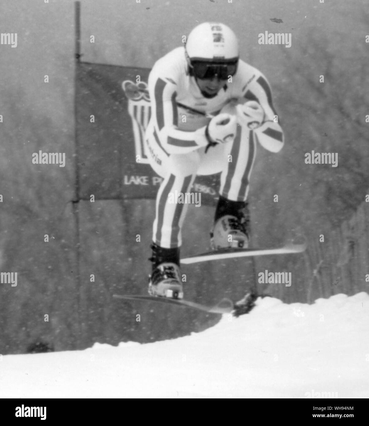 1980 Olimpiadi invernali - Lake Placid, STATI UNITI D'AMERICA. Leonard Stock (Austria) raffigurato nella mens Alpine Sci di discesa evento sul suo modo di vincere la medaglia d'oro. Il 14 febbraio 1980. Foto Stock