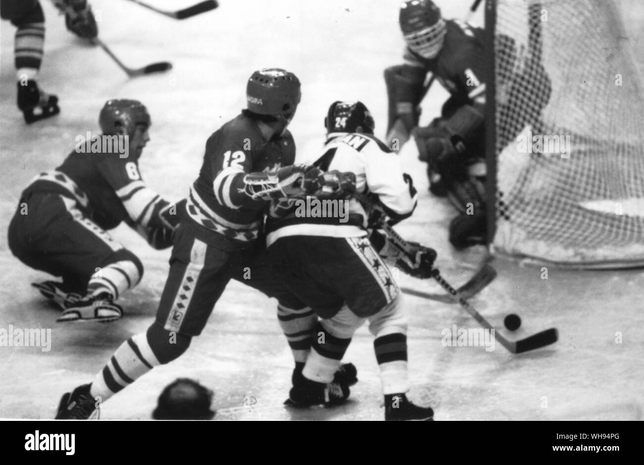 1980 Olimpiadi invernali - Lake Placid, STATI UNITI D'AMERICA. Hockey su ghiaccio - USA vs URSS. L'hockey su ghiaccio coincide con quella degli Stati Uniti sul suo modo di vincere la medaglia d'oro. 22 Febbraio 1980 Foto Stock