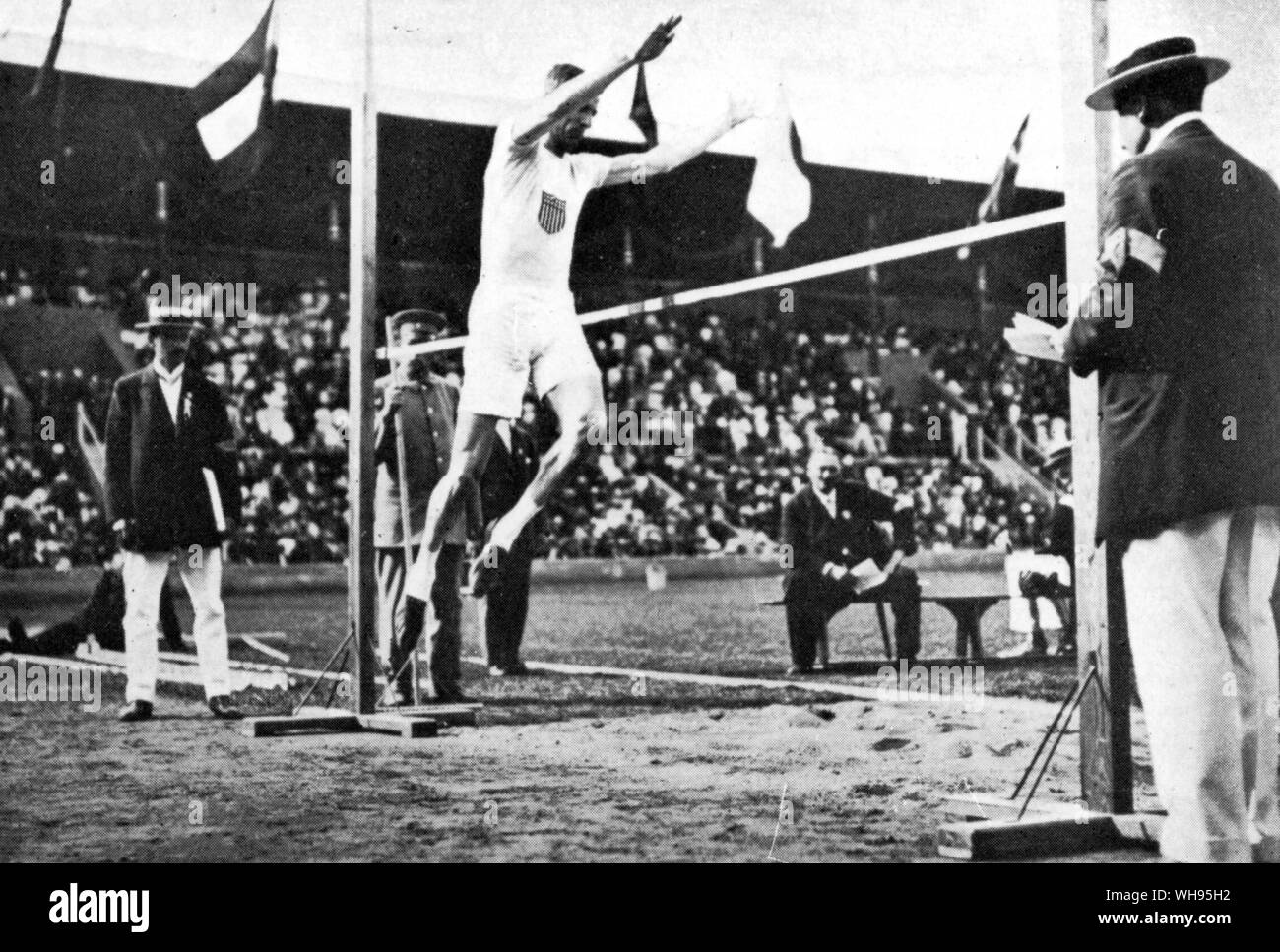 In piedi Salto in alto Platt Adams (USA) vincitore in occasione dei Giochi Olimpici di Stoccolma 1912 Foto Stock