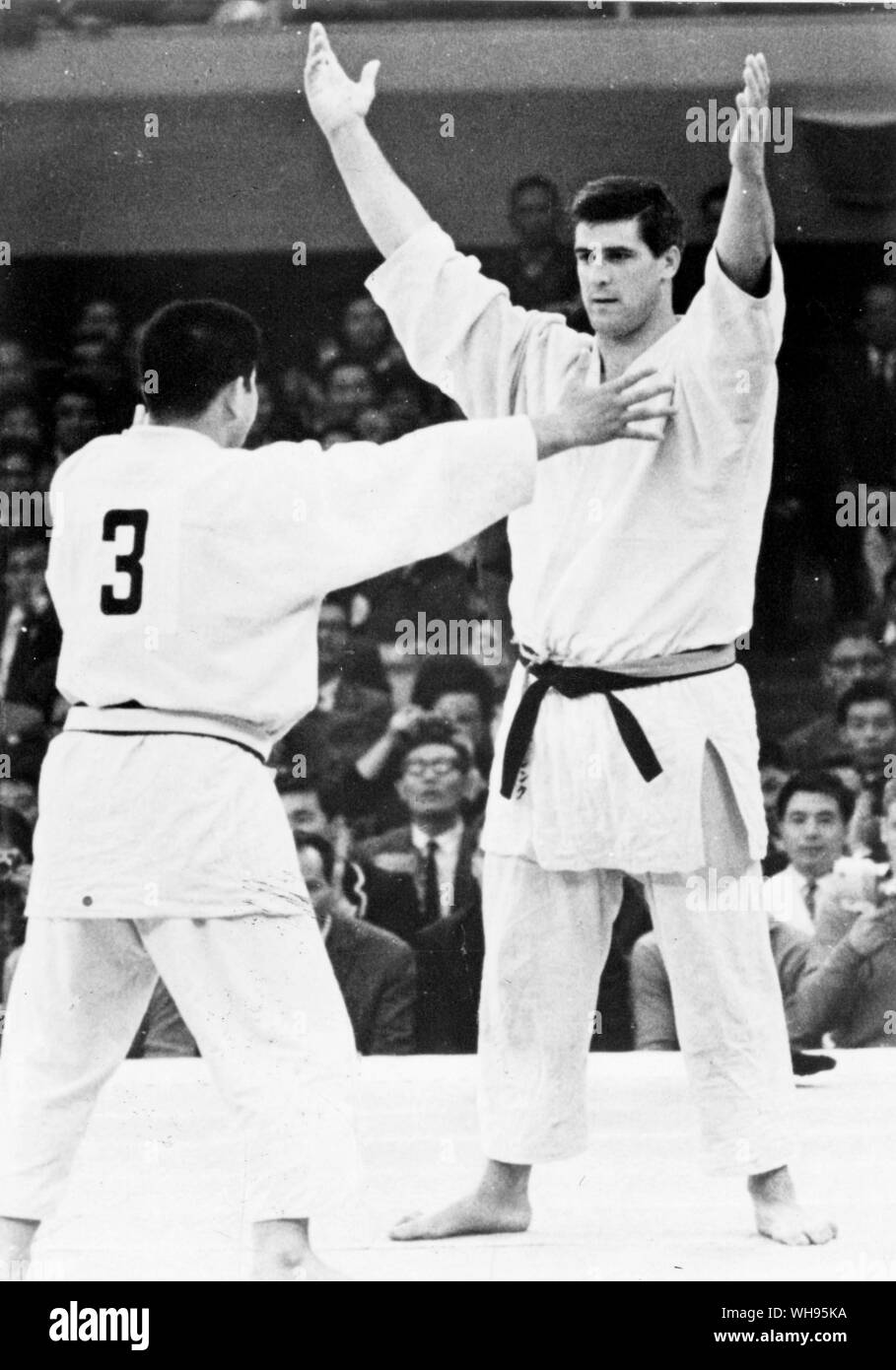 Giappone Tokyo Olimpiadi 1964: JUDO il peso di tutti i match di divisione tra un Geesink e un Kaminaga Foto Stock