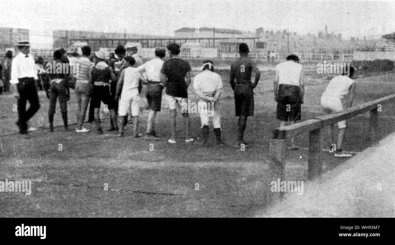 St Louis, USA.1904 Giochi Olimpici: Inizio del miglio eseguire event. Foto Stock