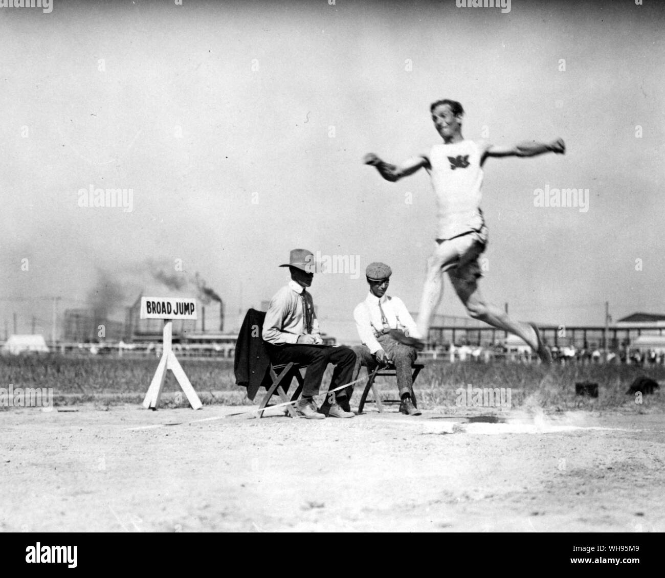 St Louis, Stati Uniti d'America. Giochi Olimpici: Meyer Prinstein, ampia jumping ai giochi. Foto Stock
