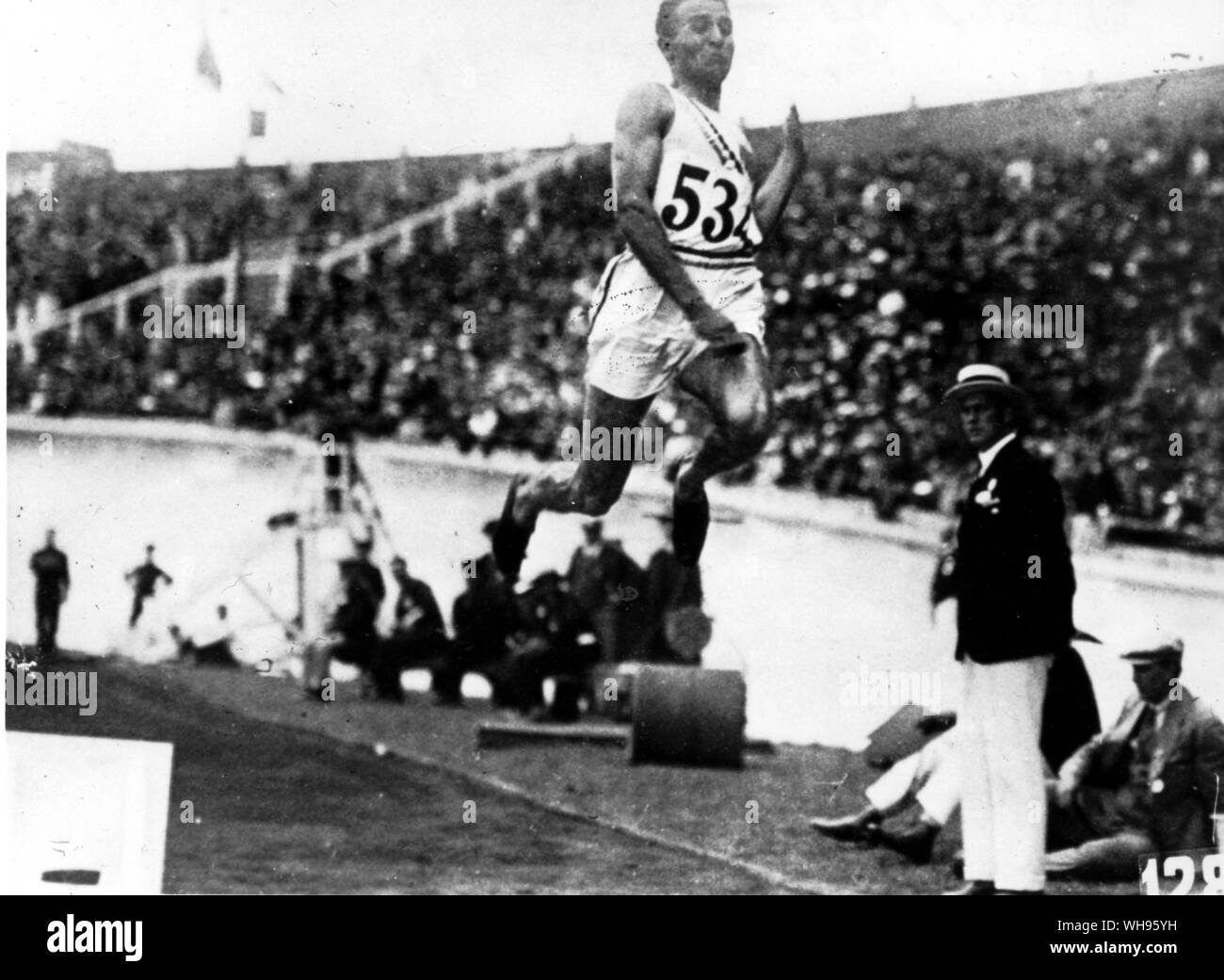 Hop saltare e saltare l Argento di Casey USA Giochi Olimpici Amsterdam 1928 Foto Stock