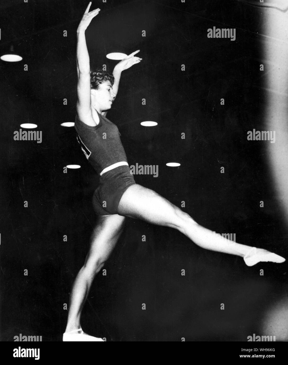 Aus., Melbourne, Olimpiadi, 1956: Larisa Latynina (URSS), vincitore di ben nove medaglie d'oro, 5 d'argento e 4 di bronzo in ginnastica.. Foto Stock