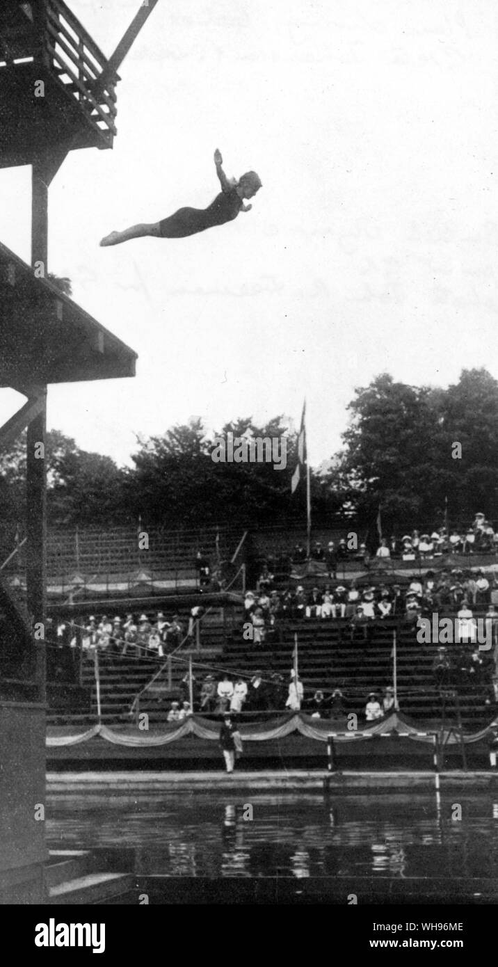 Greta Johansson (Svezia) immersioni durante i Giochi Olimpici di Stoccolma 1912 Foto Stock