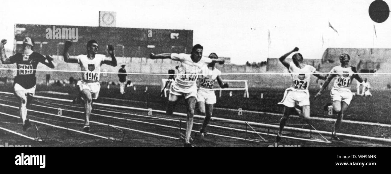 Harold Abrahams (Gran Bretagna) vince la 100m al Paris Giochi olimpici - 1924 Foto Stock