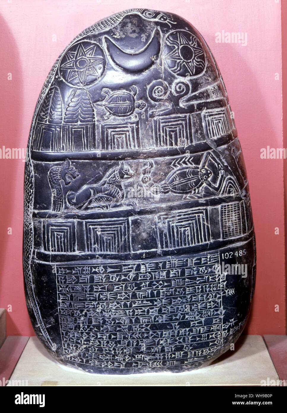 Simboli del Sole, Luna e Venere e la costellazione dello Scorpione babilonese pietra di confine 1120 BC Foto Stock