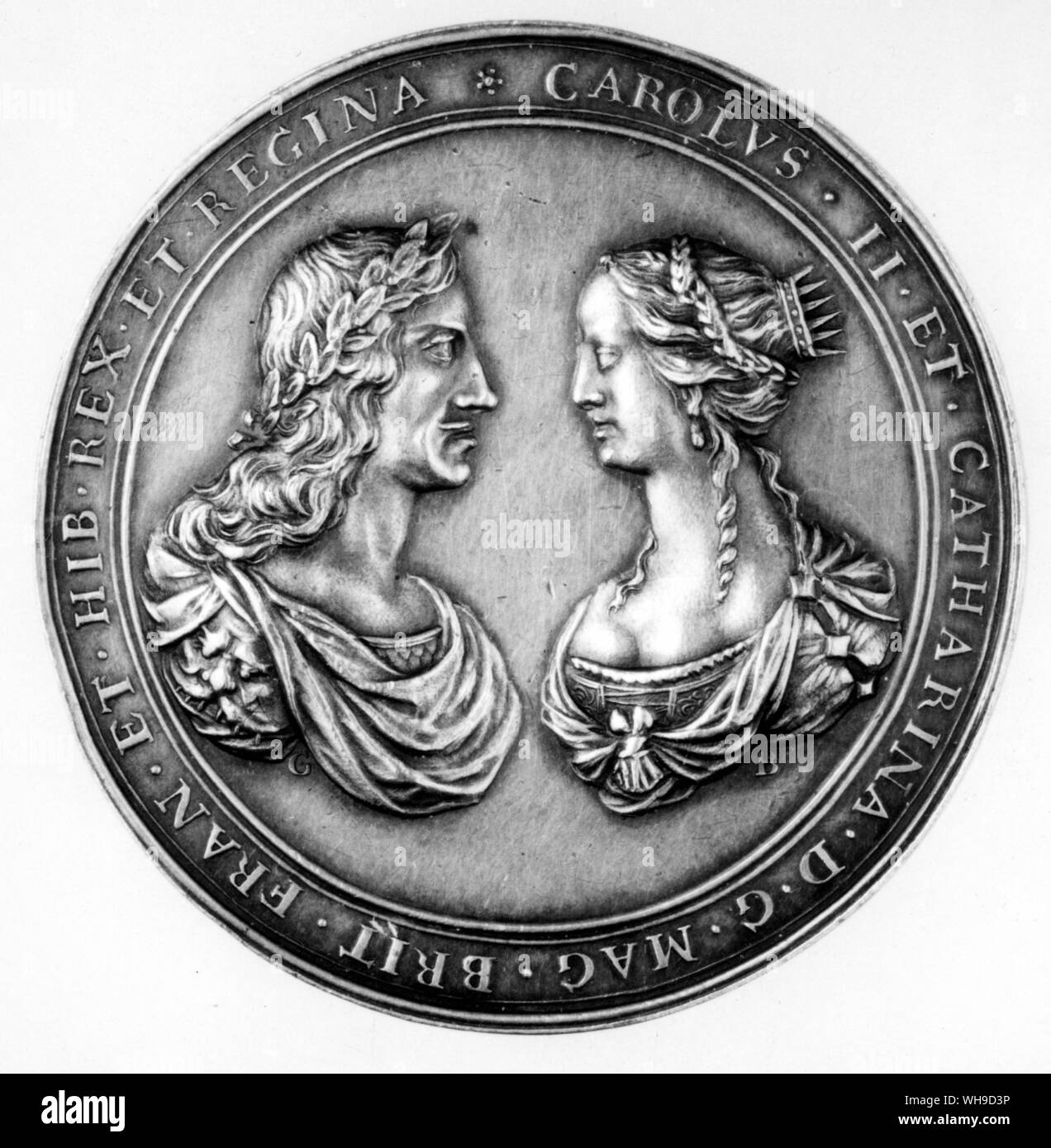 Charles II d'Inghilterra (1630-85) con la regina Caterina (1638-1705) su una moneta. Foto Stock