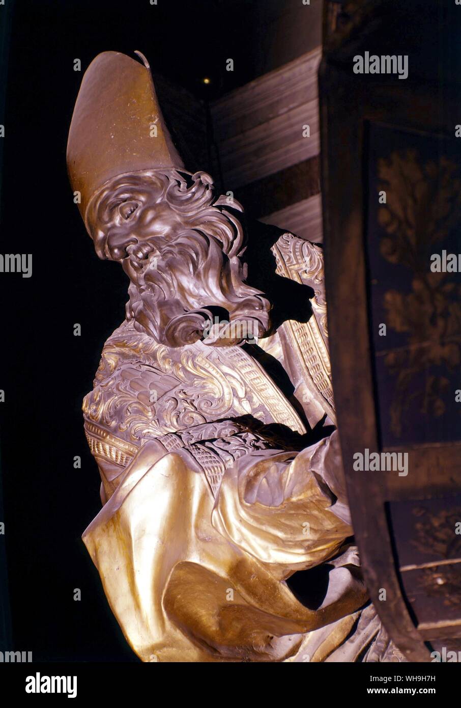 Dottore della Chiesa cattedrale accanto alla Basilica di San Pietro a Roma Foto Stock