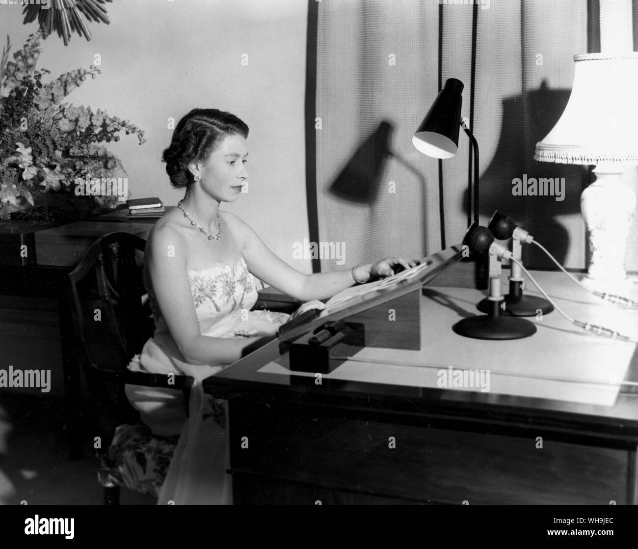1954: la Regina Elisabetta II rende il suo consueto giorno di Natale trasmessa dal governo House, Auckland, Nuova Zelanda. Foto Stock
