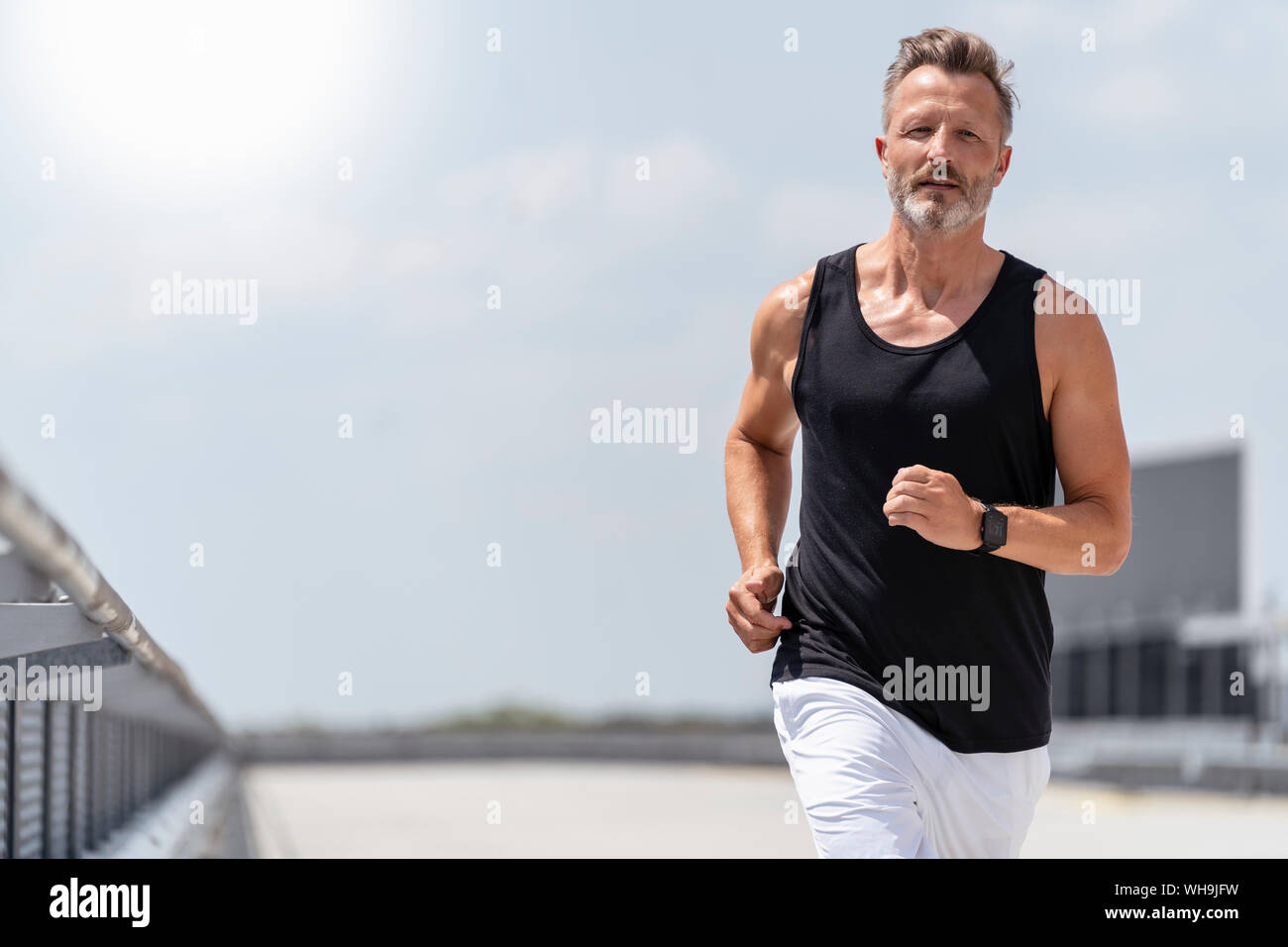 Uomo sportivo jogging Foto Stock