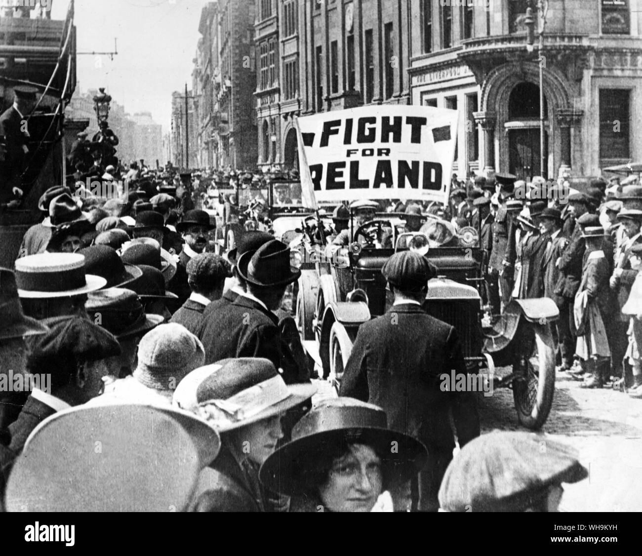 1915: Esercito Britannico sfilata di reclutamento per la guerra mondiale I. 'Mise "Eire'. Foto Stock