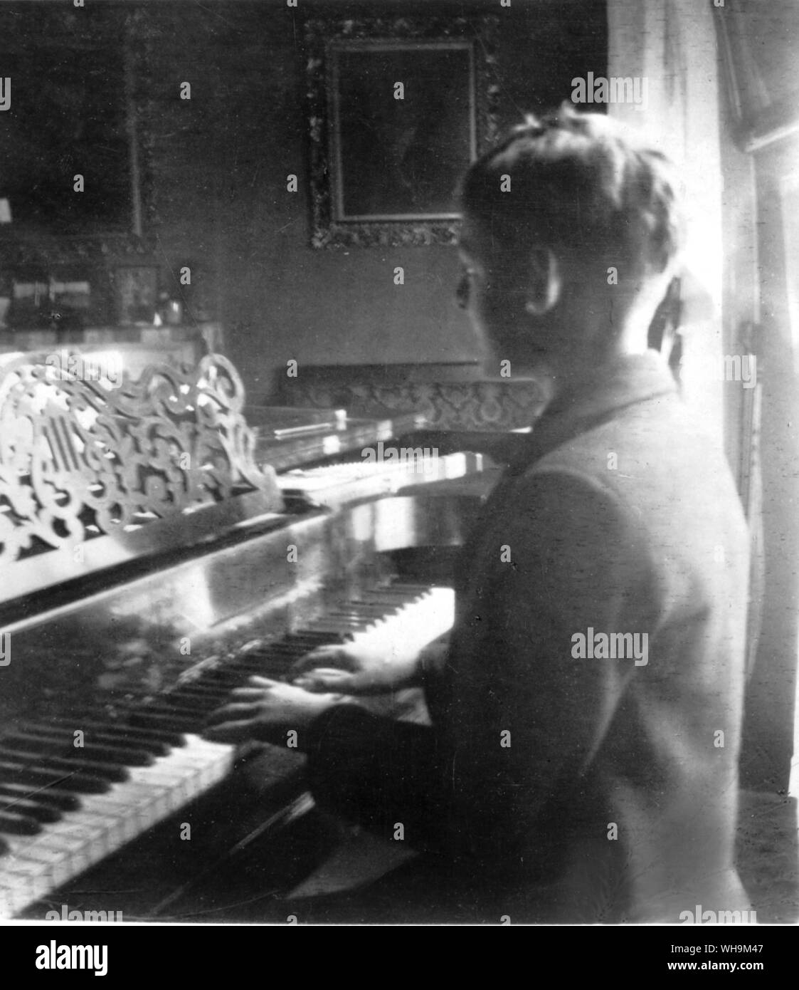 Thomas Stearns Eliot 1888-1965 suonando piano 1899 Foto Stock