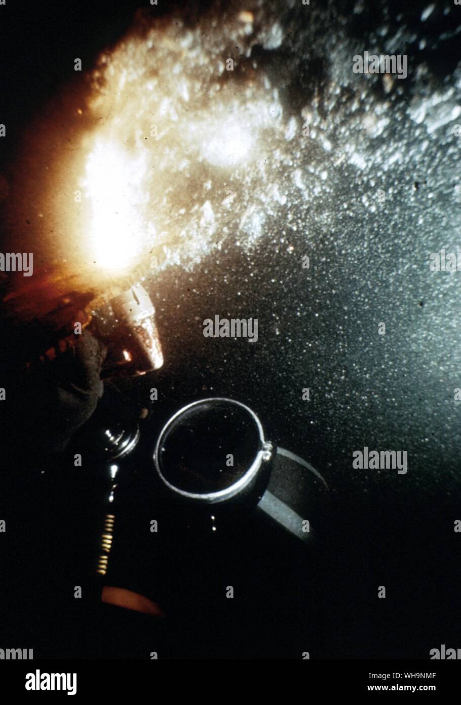 La subacquea subacqueo con lancia termica Foto Stock