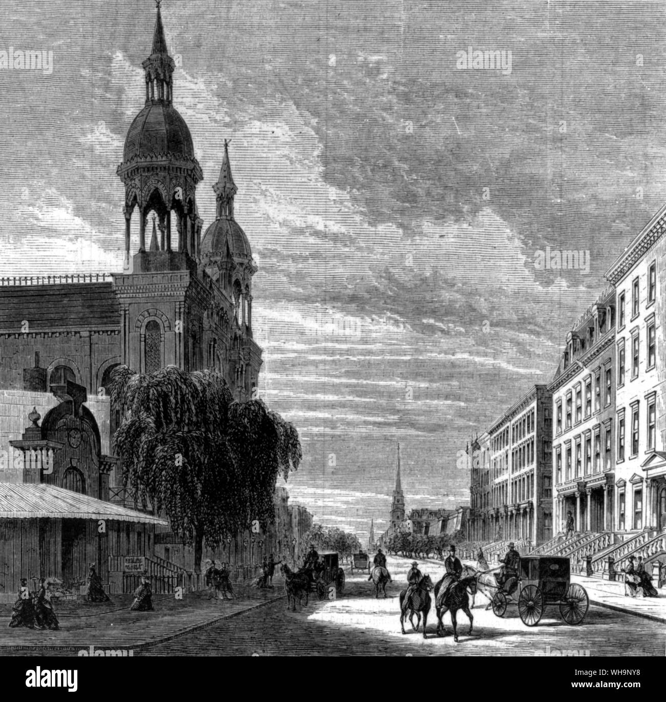 Fifth Avenue, New York, Stati Uniti d'America. Il twin-spired edificio sulla sinistra è il Tempio Emanu-El, 1868 Foto Stock