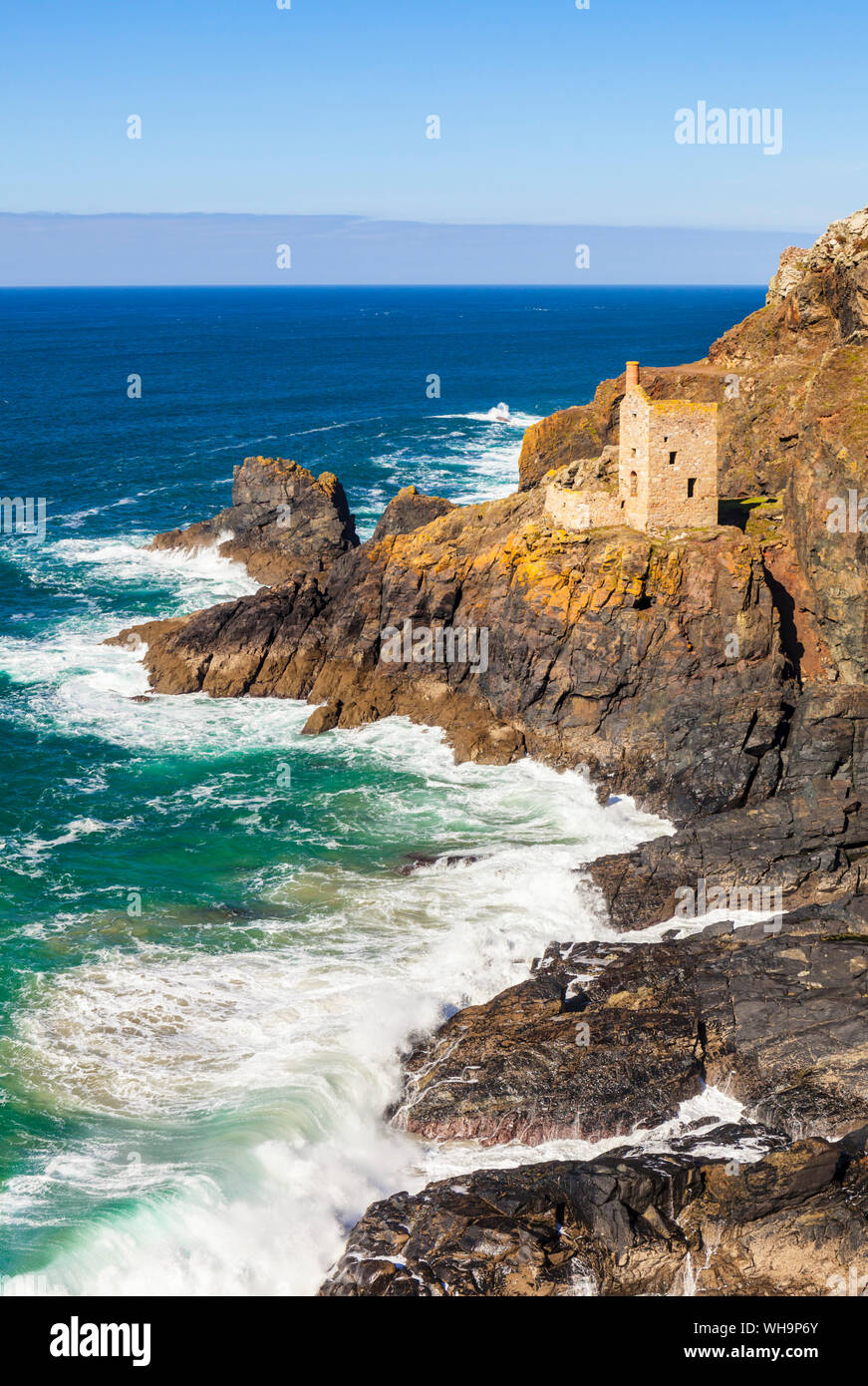 Le corone motore Case, Botallack Cornish storica miniera di stagno, UNESCO, Botallack, San Giusto, Penzance, Cornwall, England, Regno Unito Foto Stock