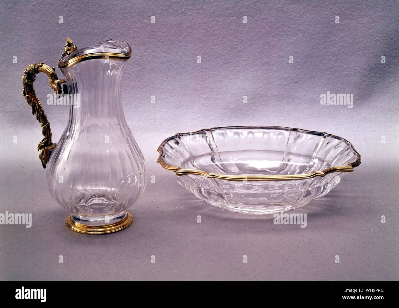 Un cristallo ewer e bacino, molto simile a un set di Madame de Pompadour è nota per avere proprietà. Foto Stock