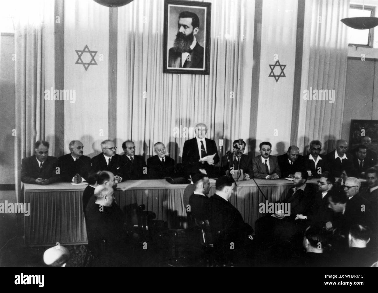 David Ben Gurion la lettura di Israele la dichiarazione di indipendenza per la riunione della Assemblea costituente in Tel Aviv Museum, 14 maggio 1948. Foto Stock