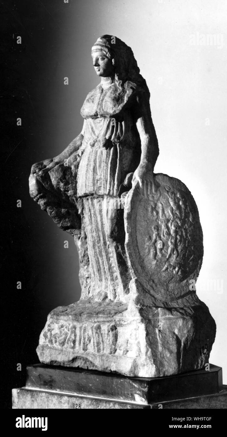 Una statuetta copiati dal colossale di oro e avorio Athena Parthenos di Fidia - incompiuta versione romana comprende la decorazione sul suo scudo Foto Stock