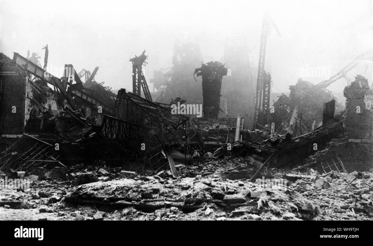WW1/Francia: i ruderi della miniera di carbone di edifici. Noto come il Tower Bridge, Loos, 30 gennaio 1918. Foto Stock