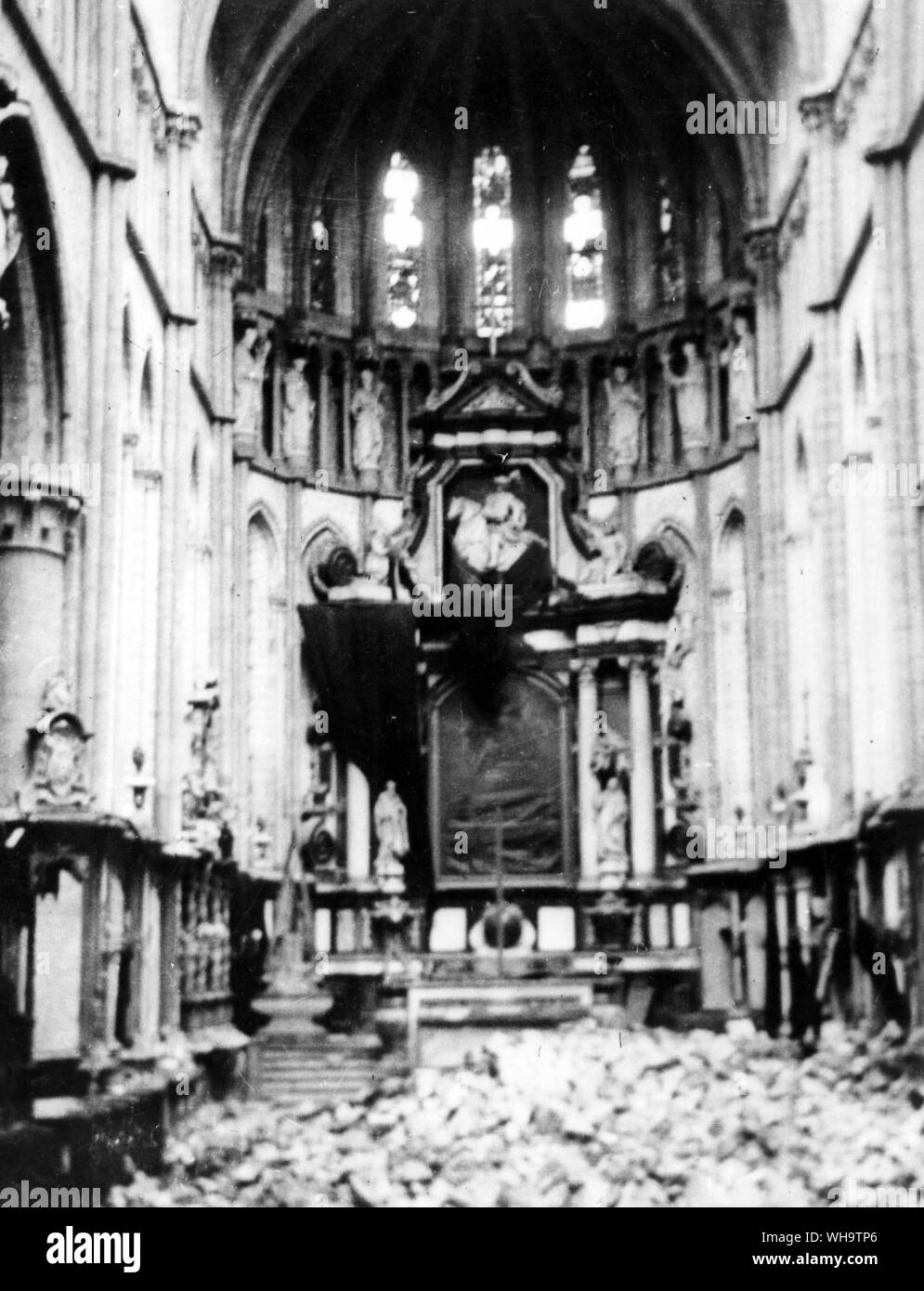 Francia, WW1. Ypres altare maggiore, che è stato danneggiato dai gusci di artiglieria. Foto Stock