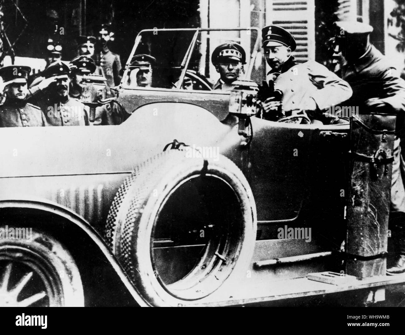 WW1/ Tedesco Principe Ereditario nella sua auto (nota a ferro di cavallo sul lato della macchina). Il 14 novembre 1914. Foto Stock