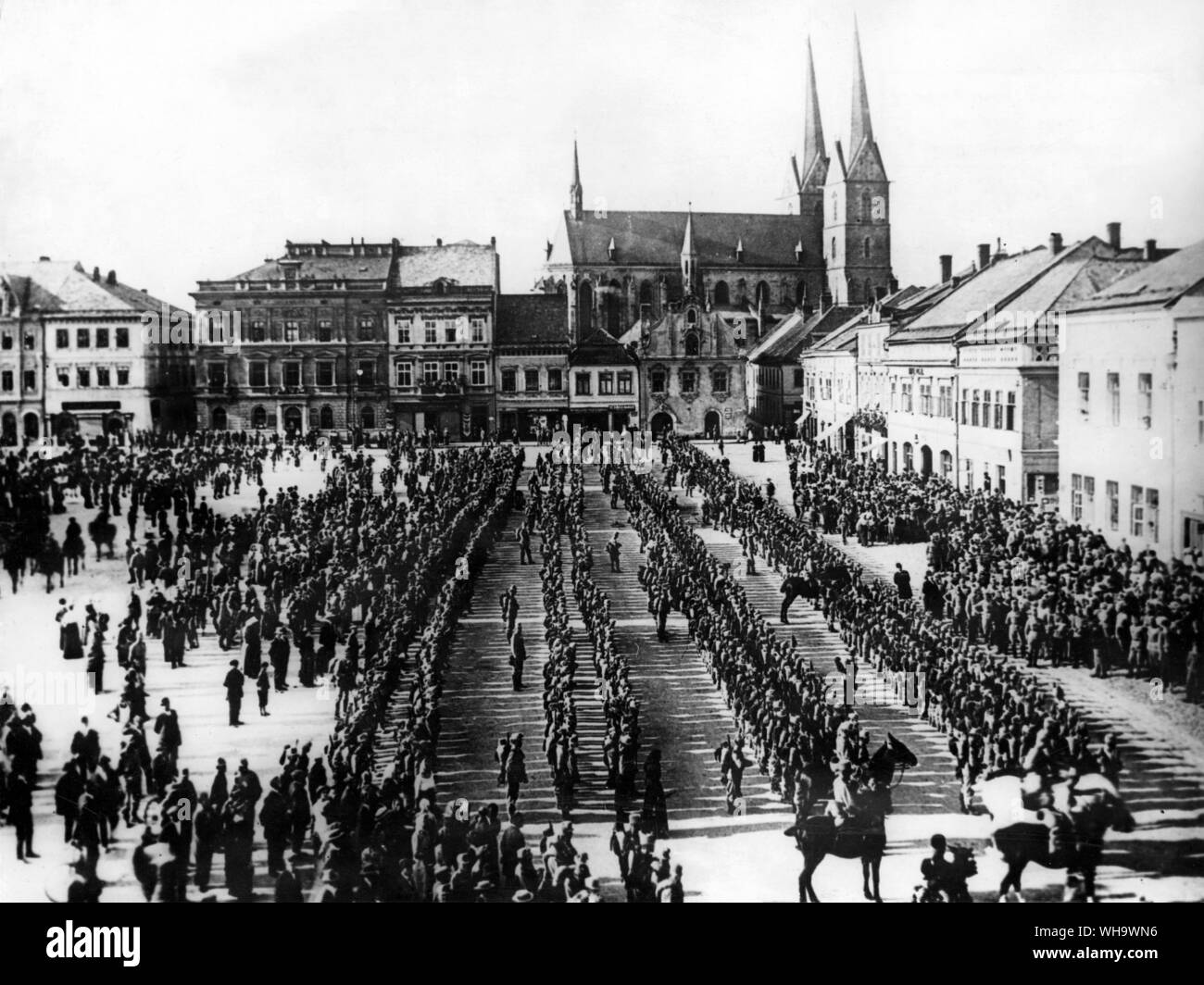 WW1/ Il novantottesimo austro-ungarico reggimento di fanteria a Yysoke Myto/ Boemia orientale/ prima di partire per il fronte nel luglio 1914. Foto Stock